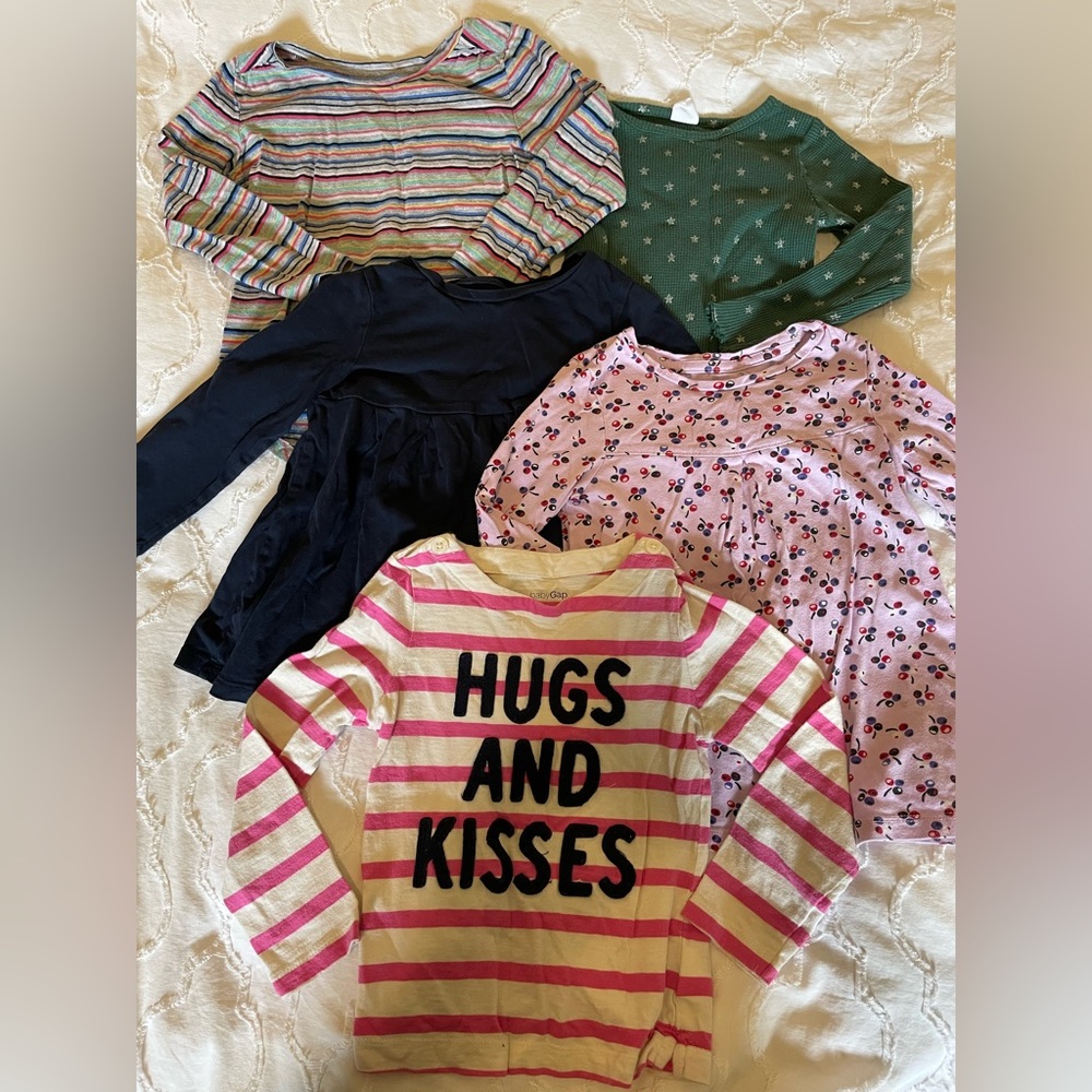 Bundle of 5 long sleeve Ts from Gap sz 4T